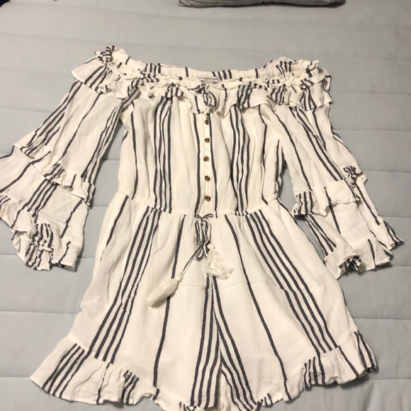 Off the shoulder navy and white romper - Picture 1 of 6